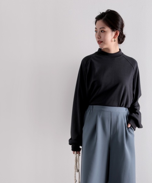 classicalelf(クラシカルエルフ)の「モックネックバックプリント無地プルオーバートレーナー(長袖)(スウェット・レディース・オフホワイト/グレイッシュベージュ/チャコール/ベージュ/グレイッシュブルー・MEDIUM/LARGE/X-LARGE)」の10枚目の写真