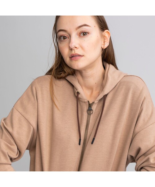AIGLE(エーグル)の「ドロップショルダースウェットジップパーカ(パーカー・レディース・ホワイト/ベージュ/ネイビー/アイボリー・S/M/L)」の6枚目の写真