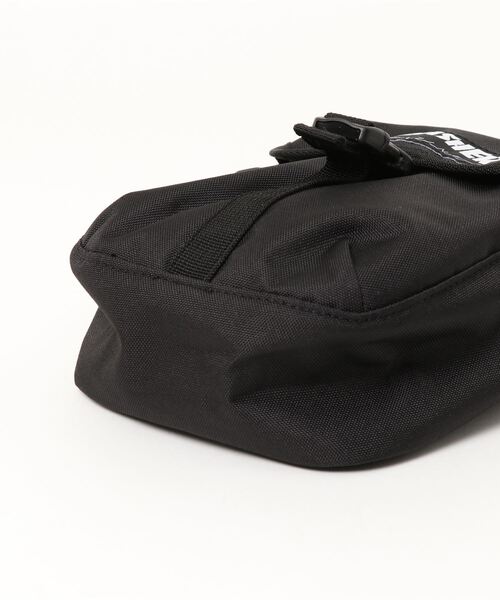 THRASHER(スラッシャー)の「MINI SHOULDER TATE BAG/スラッシャーショルダーポーチバッグ(ショルダーバッグ・メンズ・ブラック×ブラック/ブラック×ホワイト/グレー・FREE)」の5枚目の写真