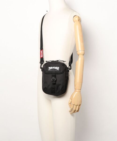 THRASHER(スラッシャー)の「MINI SHOULDER TATE BAG/スラッシャーショルダーポーチバッグ(ショルダーバッグ・メンズ・ブラック×ブラック/ブラック×ホワイト/グレー・FREE)」の7枚目の写真