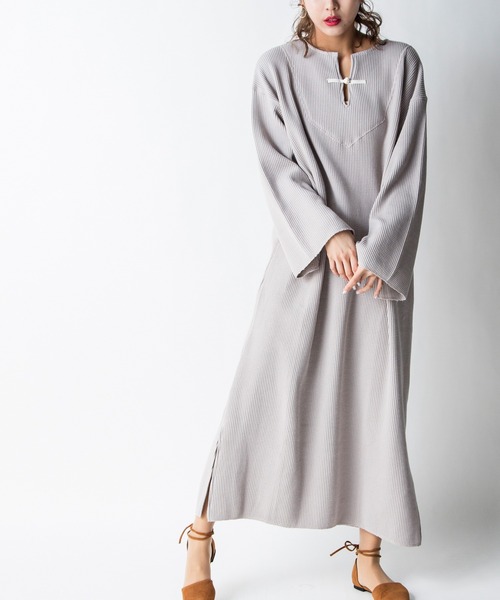 MILLION CARATS（ミリオンカラッツ）の「【STYLE4】チャイナ風ワッフルワンピース（ワンピース・レディース・ライトグレー/サンドベージュ・FREE）」の2枚目の写真