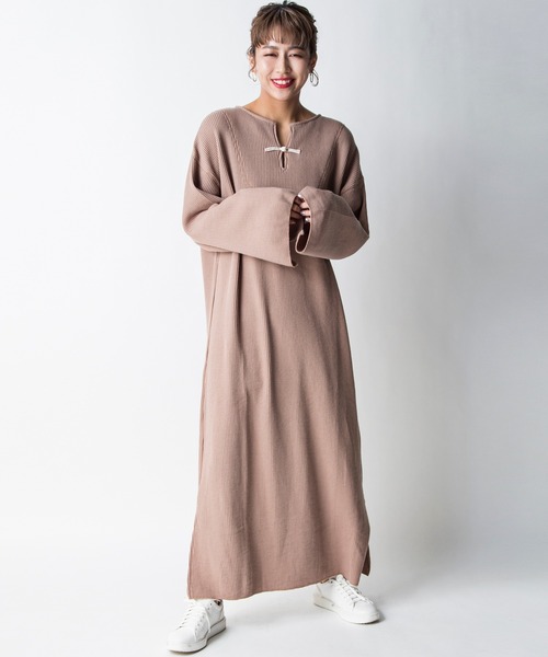 MILLION CARATS（ミリオンカラッツ）の「【STYLE4】チャイナ風ワッフルワンピース（ワンピース・レディース・ライトグレー/サンドベージュ・FREE）」の4枚目の写真
