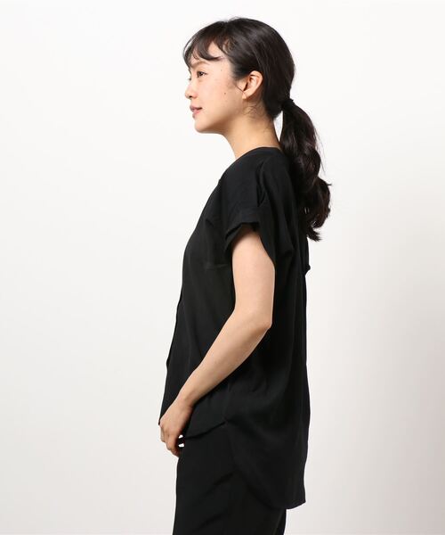 Q（キュー）の「袖タックブラウス（シャツ/ブラウス・レディース・アイボリー/ブラック・MEDIUM）」の3枚目の写真