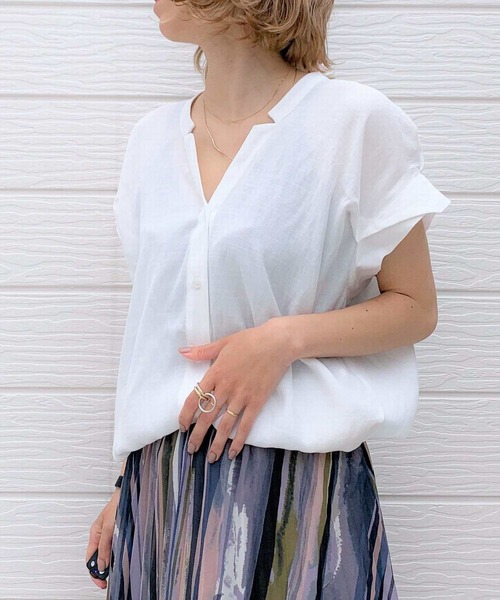 Q（キュー）の「袖タックブラウス（シャツ/ブラウス・レディース・アイボリー/ブラック・MEDIUM）」の2枚目の写真