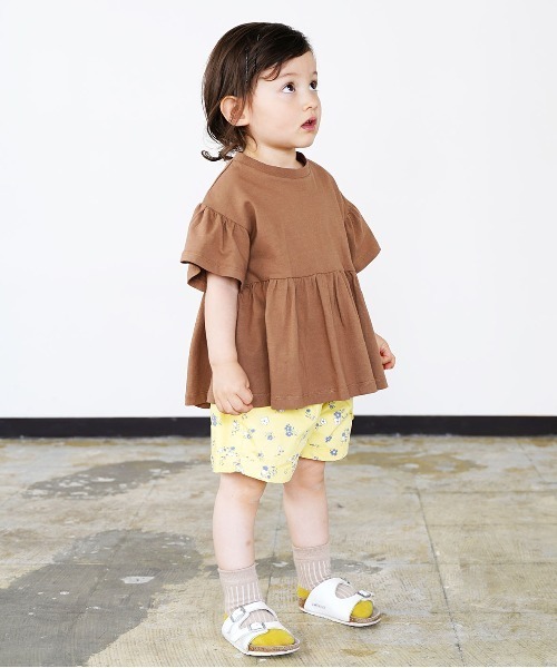 quoti use fith（クゥオティ　ユース　フィス）の「ブロードフラワープリント タック ショートパンツ（その他パンツ・キッズ・グレー/イエロー・100/130/80/110/120/90）」の2枚目の写真