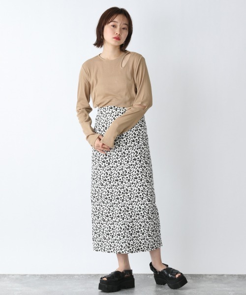 JEANASIS（ジーナシス）の「カッティングトロミリブプルオーバー/943492（Tシャツ/カットソー・レディース・ホワイト/ブラック/ベージュ・FREE）」の4枚目の写真