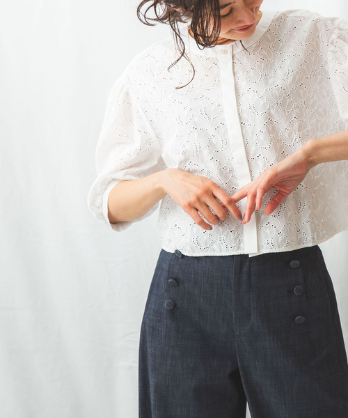 NARACAMICIE（ナラカミーチェ）の「コットンエンブロイダリードロップショルダー七分袖ブラウス（シャツ/ブラウス・レディース・ブラック/ホワイト・MEDIUM/X-LARGE）」の4枚目の写真