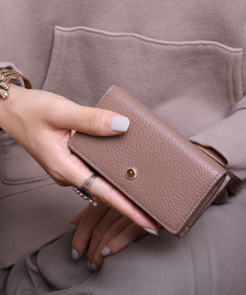 Ungrid（アングリッド）の「【Ungrid/アングリッド】牛革天然石ブローチ　L字ファスナーポケット付きキーケース（キーケース/キーアクセサリー・レディース・ダークグリーン/キャメル/ダークブルー/ワイン/カーキ/オリーブ/ターコイズブルー/ライトグリーン/マスタード/ブラック/ベージュ系その他/ベージュ/ピンク/グレー/ミント/ブルー系その他/アイボリー・FREE）」の6枚目の写真