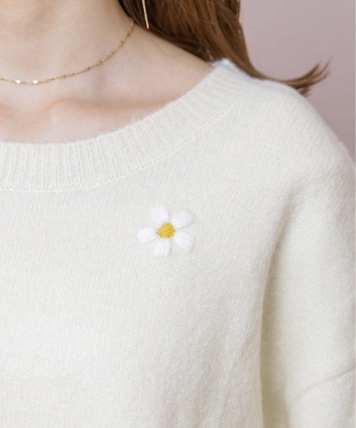 flower（フラワー）の「エンブロイダリーフラワーズニット（ニット/セーター・レディース・ベージュ/イエロー/アイボリー・FREE）」の4枚目の写真