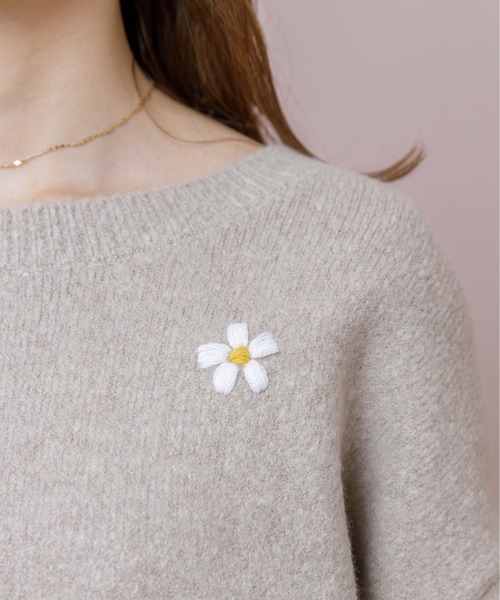flower（フラワー）の「エンブロイダリーフラワーズニット（ニット/セーター・レディース・ベージュ/イエロー/アイボリー・FREE）」の10枚目の写真