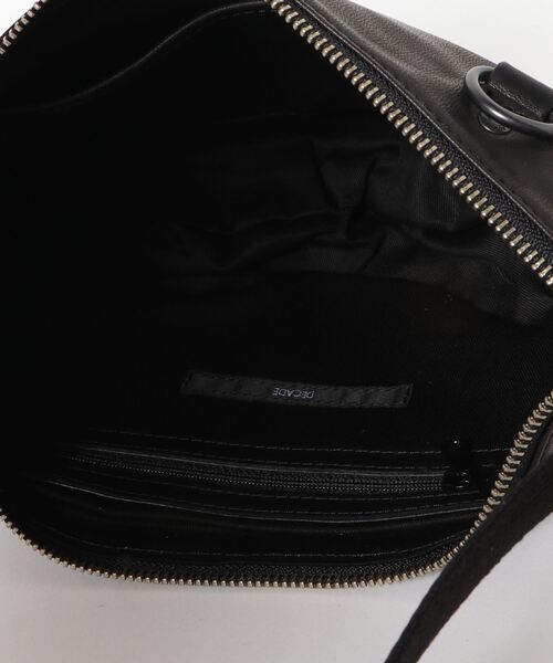 DECADE(ディケイド)の「ソフトホースレザー・ミニショルダーバッグDECADE(No-01313) Oiled Horse Leather Shoulder Bag ディケイド(ショルダーバッグ・メンズ・ブラック/ブラック系その他・フリー)」の4枚目の写真