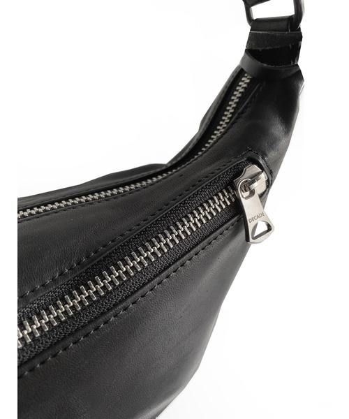 DECADE(ディケイド)の「ソフトホースレザー・ミニショルダーバッグDECADE(No-01313) Oiled Horse Leather Shoulder Bag ディケイド(ショルダーバッグ・メンズ・ブラック/ブラック系その他・フリー)」の9枚目の写真