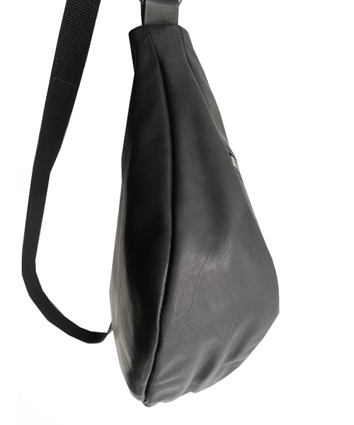 DECADE(ディケイド)の「ソフトホースレザー・ミニショルダーバッグDECADE(No-01313) Oiled Horse Leather Shoulder Bag ディケイド(ショルダーバッグ・メンズ・ブラック/ブラック系その他・フリー)」の10枚目の写真