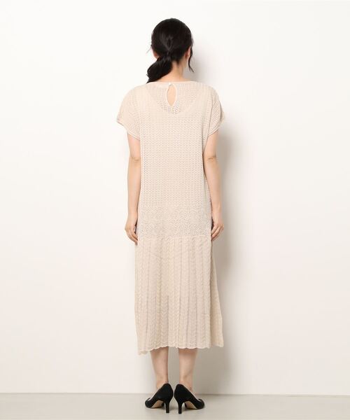 CAMILLE EAU（カミーユオー）の「透かし柄ニットワンピース（ワンピース・レディース・ブラック/ベージュ・MEDIUM）」の4枚目の写真