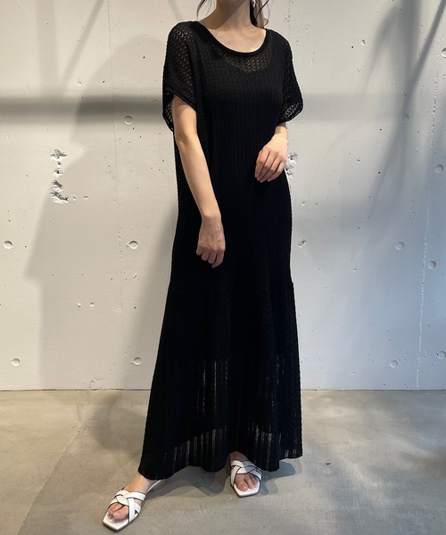 CAMILLE EAU（カミーユオー）の「透かし柄ニットワンピース（ワンピース・レディース・ブラック/ベージュ・MEDIUM）」の2枚目の写真