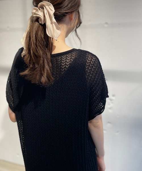 CAMILLE EAU（カミーユオー）の「透かし柄ニットワンピース（ワンピース・レディース・ブラック/ベージュ・MEDIUM）」の5枚目の写真