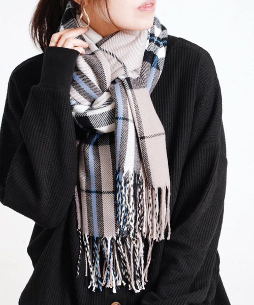 Fizz（フィズ）の「【Fizz/フィズ】　チェック柄　大判ストール（マフラー・レディース・ブラック/ベージュ/パープル/ネイビー/ブラウン/レッド/オフホワイト/オリーブ/ブルー/グリーン/アイボリー/モカ/ホワイト×ブラック/キャメル/ブラック×パープル/グレイッシュベージュ/ブラウン系/ベージュ系/ベージュ系1/ベージュ系2/ベージュ系3/グリーン系/ネイビー系1/ネイビー系2/ピンク系/レッド系/レッド系1/ネイビー系/ホワイト系1/ブルー系/グリーン系1・FREE）」の13枚目の写真