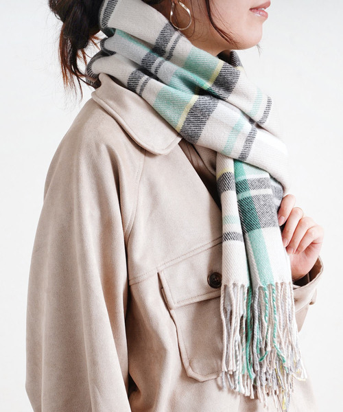 Fizz（フィズ）の「【Fizz/フィズ】　チェック柄　大判ストール（マフラー・レディース・ブラック/ベージュ/パープル/ネイビー/ブラウン/レッド/オフホワイト/オリーブ/ブルー/グリーン/アイボリー/モカ/ホワイト×ブラック/キャメル/ブラック×パープル/グレイッシュベージュ/ブラウン系/ベージュ系/ベージュ系1/ベージュ系2/ベージュ系3/グリーン系/ネイビー系1/ネイビー系2/ピンク系/レッド系/レッド系1/ネイビー系/ホワイト系1/ブルー系/グリーン系1・FREE）」の14枚目の写真