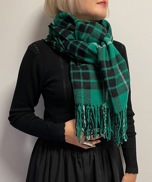 Fizz（フィズ）の「【Fizz/フィズ】　チェック柄　大判ストール（マフラー・レディース・ブラック/ベージュ/パープル/ネイビー/ブラウン/レッド/オフホワイト/オリーブ/ブルー/グリーン/アイボリー/モカ/ホワイト×ブラック/キャメル/ブラック×パープル/グレイッシュベージュ/ブラウン系/ベージュ系/ベージュ系1/ベージュ系2/ベージュ系3/グリーン系/ネイビー系1/ネイビー系2/ピンク系/レッド系/レッド系1/ネイビー系/ホワイト系1/ブルー系/グリーン系1・FREE）」の19枚目の写真