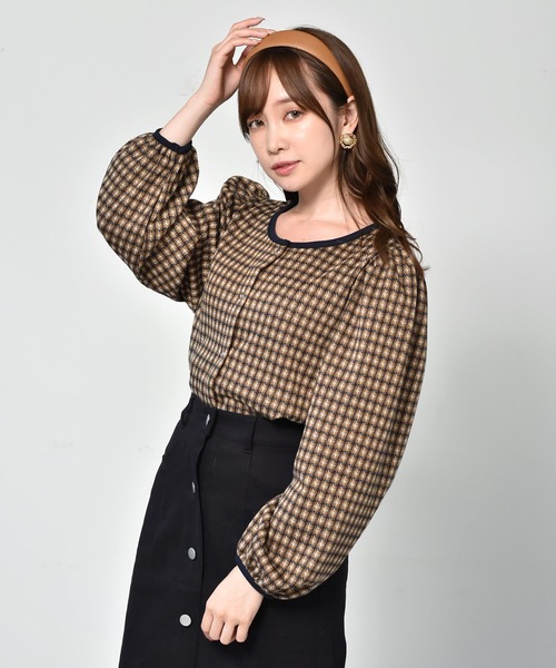 ems excite（エムズエキサイト）の「パイピングチェック柄カットソー（Tシャツ/カットソー・レディース・ベージュ/ブラック系その他/ダークブラウン・FREE）」の2枚目の写真