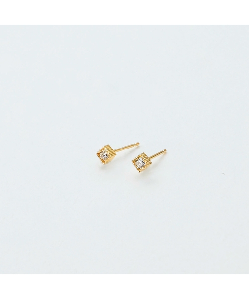 COCOSHNIK(ココシュニック)の「K18ダイヤモンド 爪留めスクエア スタッドピアス(ピアス(両耳用)・レディース・アイボリー系・00)」の6枚目の写真