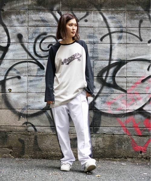 AVIREX（アヴィレックス）の「【直営店限定】AVIREX USA75 RAGLAN L/S T-SHIRT/ ラグラン長袖ティーシャツ（Tシャツ/カットソー・レディース・ブラック/グリーン/その他5・FREE）」の9枚目の写真