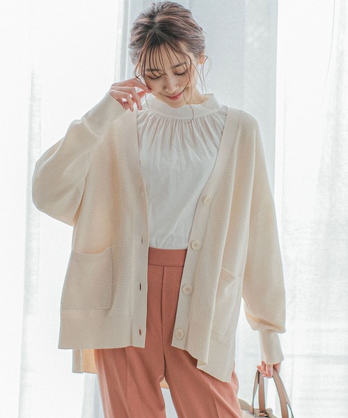 GLOBAL WORK(グローバルワーク)の「洗えるゆるリラックスVカーディガン/262130(カーディガン/ボレロ・レディース・ブラック/レッド/オフホワイト/アイボリー/グリーン系その他・MEDIUM/LARGE)」の2枚目の写真