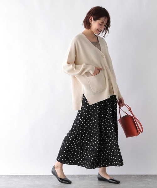 GLOBAL WORK(グローバルワーク)の「洗えるゆるリラックスVカーディガン/262130(カーディガン/ボレロ・レディース・ブラック/レッド/オフホワイト/アイボリー/グリーン系その他・MEDIUM/LARGE)」の10枚目の写真