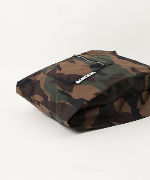 A.P.C.（アーペーセー）の「SHOPPING ULTRALIGHT MINIMAL  22P（エコバッグ/サブバッグ・メンズ・カーキ・ONESIZE）」の2枚目の写真