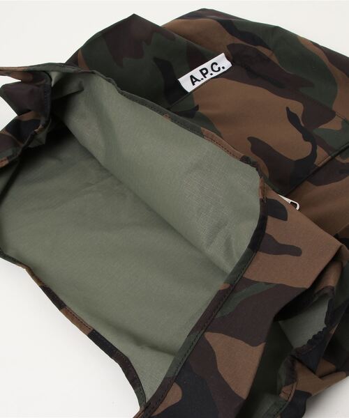 A.P.C.（アーペーセー）の「SHOPPING ULTRALIGHT MINIMAL  22P（エコバッグ/サブバッグ・メンズ・カーキ・ONESIZE）」の6枚目の写真