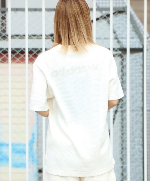 adidas(アディダス)の「adidas/アディダス ORI WAFFLE TEE ワッフルTシャツ(Tシャツ/カットソー・メンズ・ブラウン/アイボリー/チャコール・M/L/O)」の3枚目の写真