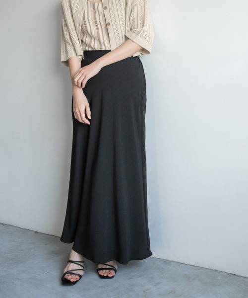 LOWRYS FARM（ローリーズファーム）の「バイアスマーメイドスカート　275098（スカート・レディース・チャコールグレー/ブラウン/ブラック・FREE）」の2枚目の写真