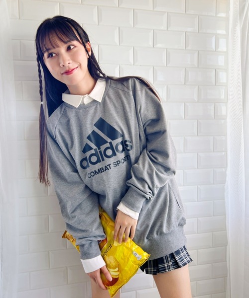 adidas(アディダス)の「adidas COMBAT SPORTS(アディダス コンバットスポーツ)/BIGロゴオーバーサイズスウェットプルオーバー /Logo Sweatshirt(スウェット・レディース・ブラック/アイボリー/グレー・L/M)」の4枚目の写真