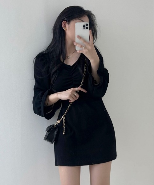 BEIDELLI（ベイデリー）の「[BELLIDE MADE] シャーリングミニワンピース（ワンピース・レディース・アイボリー/ブラック・FREE）」の3枚目の写真