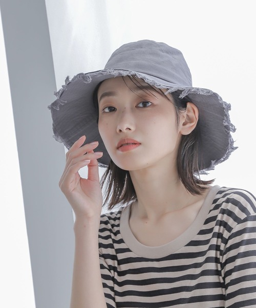 LAKOLE(ラコレ)の「リネンMIXフリンジバケットハット / 263591(ハット・レディース・ブラック/グレー/アイボリー・FREE)」の2枚目の写真