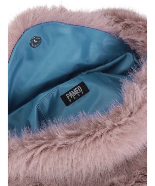 PAMEO POSE(パメオポーズ)の「Meta Heart Fur Bag(ショルダーバッグ・レディース・ブラック/ピンク/グリーン・FREE)」の18枚目の写真
