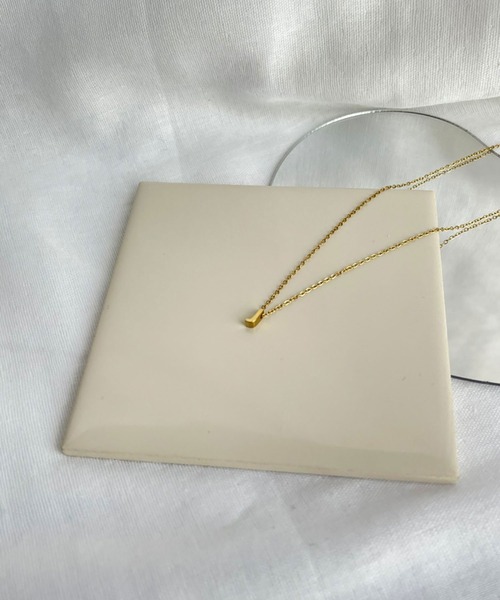 BROTHERHOOD（ブラザーフッド）の「【earyear】イニシャル チャーム ネックレス ゴールド（ネックレス・レディース・B/W/X/G/H/Z/O/P/R/J/V/N/D/F/T/E/Y/U/Q/S/A/C/L/M/I/K・FREE）」の10枚目の写真