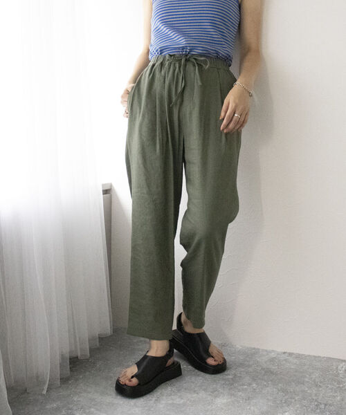 fredy emue（フレディエミュ）の「リネンストレッチテーパードパンツ【サイズ展開あり】（スラックス・レディース・ブラック/ベージュ/カーキ・38/36）」の3枚目の写真