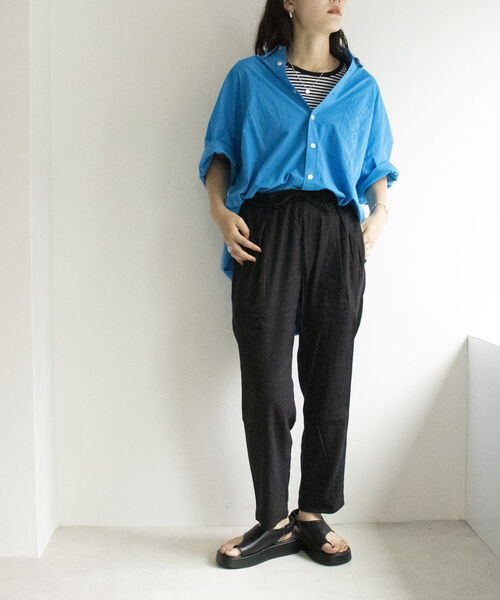 fredy emue（フレディエミュ）の「リネンストレッチテーパードパンツ【サイズ展開あり】（スラックス・レディース・ブラック/ベージュ/カーキ・38/36）」の14枚目の写真