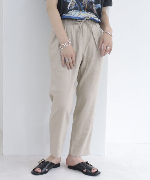 fredy emue（フレディエミュ）の「リネンストレッチテーパードパンツ【サイズ展開あり】（スラックス・レディース・ブラック/ベージュ/カーキ・38/36）」の4枚目の写真
