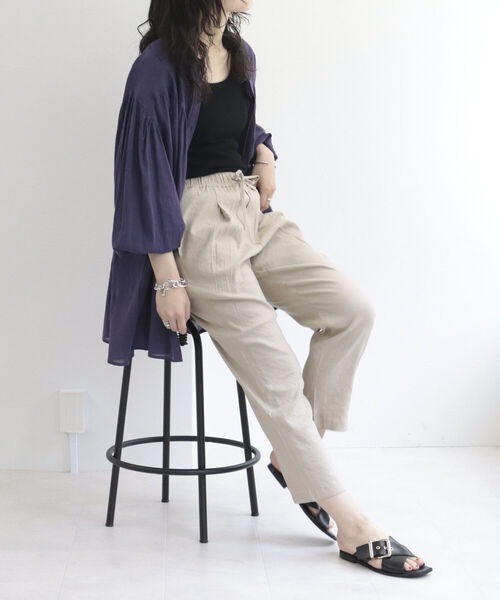 fredy emue（フレディエミュ）の「リネンストレッチテーパードパンツ【サイズ展開あり】（スラックス・レディース・ブラック/ベージュ/カーキ・38/36）」の8枚目の写真