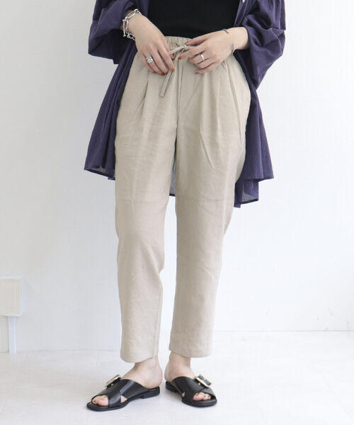 fredy emue（フレディエミュ）の「リネンストレッチテーパードパンツ【サイズ展開あり】（スラックス・レディース・ブラック/ベージュ/カーキ・38/36）」の9枚目の写真