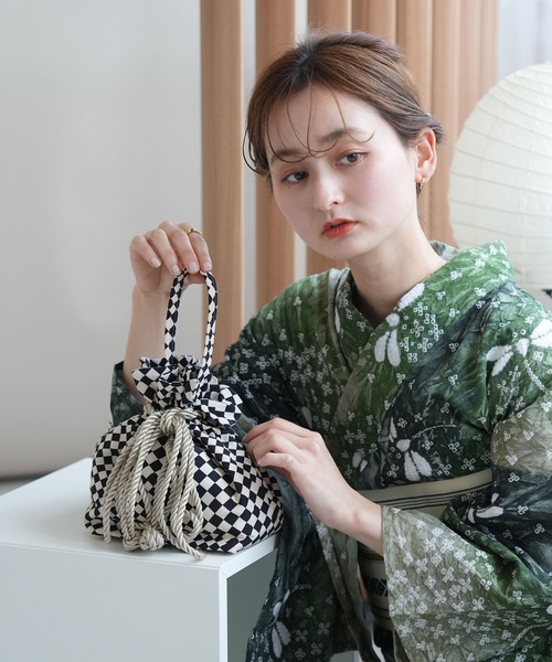 utatane(ウタタネ)の「巾着バッグ 市松 日本製 モノクロ(和装小物・レディース・ブラック・FREE)」の13枚目の写真