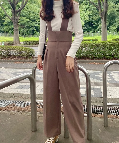 LAUIR（ラウアー）の「ワイドVネックサロペットパンツ（サロペット