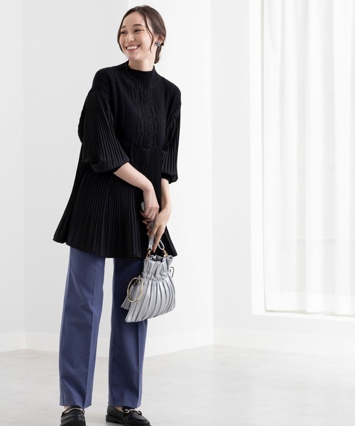 BELLUNA PLUS（ベルーナ）の「ニットプリーツ切替フレアーチュニック（チュニック・レディース・ブラック/ベージュ/ブラック×グレー/ブラウン・MEDIUM/X-LARGE/LARGE）」の5枚目の写真