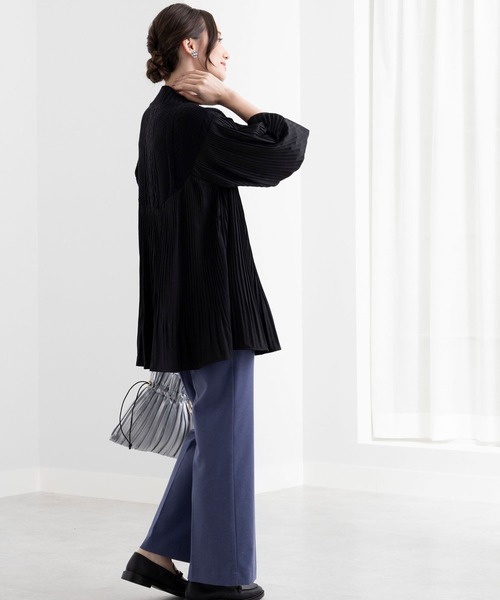 BELLUNA PLUS（ベルーナ）の「ニットプリーツ切替フレアーチュニック（チュニック・レディース・ブラック/ベージュ/ブラック×グレー/ブラウン・MEDIUM/X-LARGE/LARGE）」の7枚目の写真