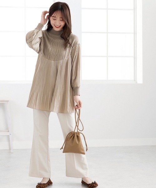 BELLUNA PLUS（ベルーナ）の「ニットプリーツ切替フレアーチュニック（チュニック・レディース・ブラック/ベージュ/ブラック×グレー/ブラウン・MEDIUM/X-LARGE/LARGE）」の12枚目の写真