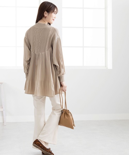 BELLUNA PLUS（ベルーナ）の「ニットプリーツ切替フレアーチュニック（チュニック・レディース・ブラック/ベージュ/ブラック×グレー/ブラウン・MEDIUM/X-LARGE/LARGE）」の16枚目の写真