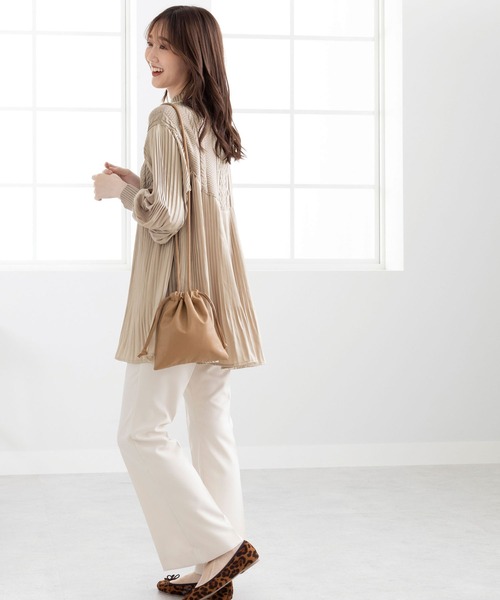 BELLUNA PLUS（ベルーナ）の「ニットプリーツ切替フレアーチュニック（チュニック・レディース・ブラック/ベージュ/ブラック×グレー/ブラウン・MEDIUM/X-LARGE/LARGE）」の15枚目の写真