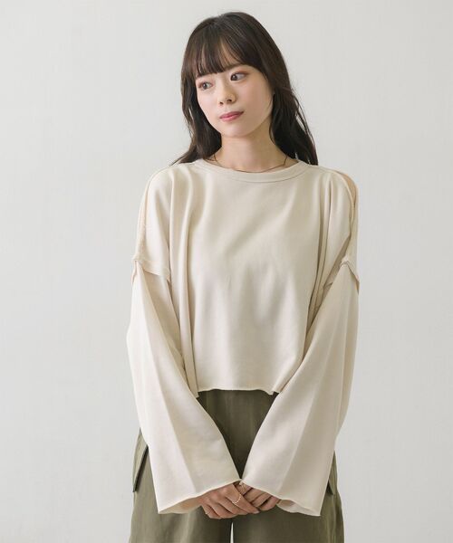 RETRO GIRL（レトロガール）の「肩スリットショートトレーナー（Tシャツ/カットソー・レディース・チャコールグレー/ピンク/グリーン/ナチュラル・FREE）」の2枚目の写真